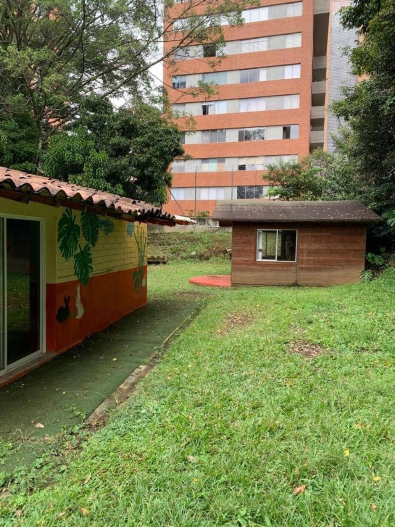 Casa en arriendo Antioquia Medellín El Castillo 2000 m2 Habitaciones 6 Baños 9 Garajes 6 Precio $40000000