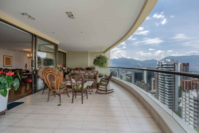 Apartamento en arriendo Antioquia Medellín Los Balsos No2 386 m2 Habitaciones 3 Baños 5 Garajes 3 Precio $16000000