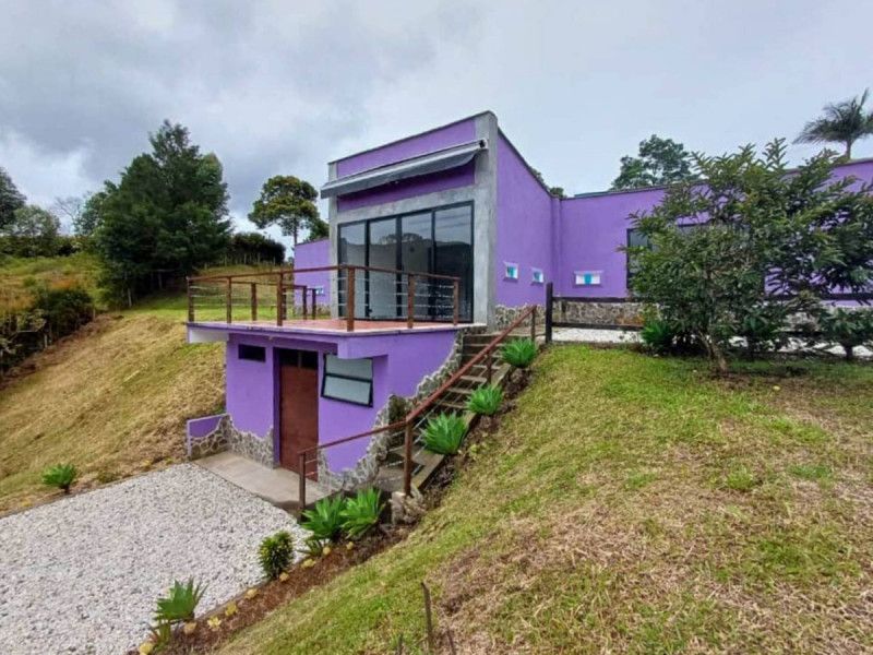 Finca en arriendo Antioquia La Ceja La Ceja 264 m2 Habitaciones 3 Baños 4 Garajes 6 Precio $8000000