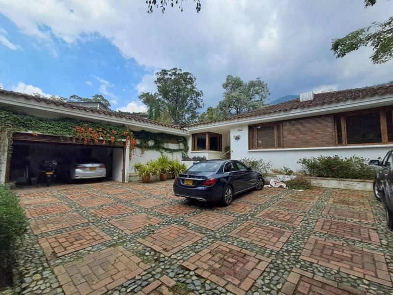 Casa en arriendo Antioquia Medellín San Lucas 380 m2 Habitaciones 3 Baños 4 Garajes 5 Precio $25000000