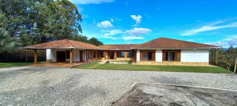 Finca en venta Antioquia Rionegro Rionegro 350 m2 Habitaciones 4 Baños 6 Garajes 2 Precio $2900000000