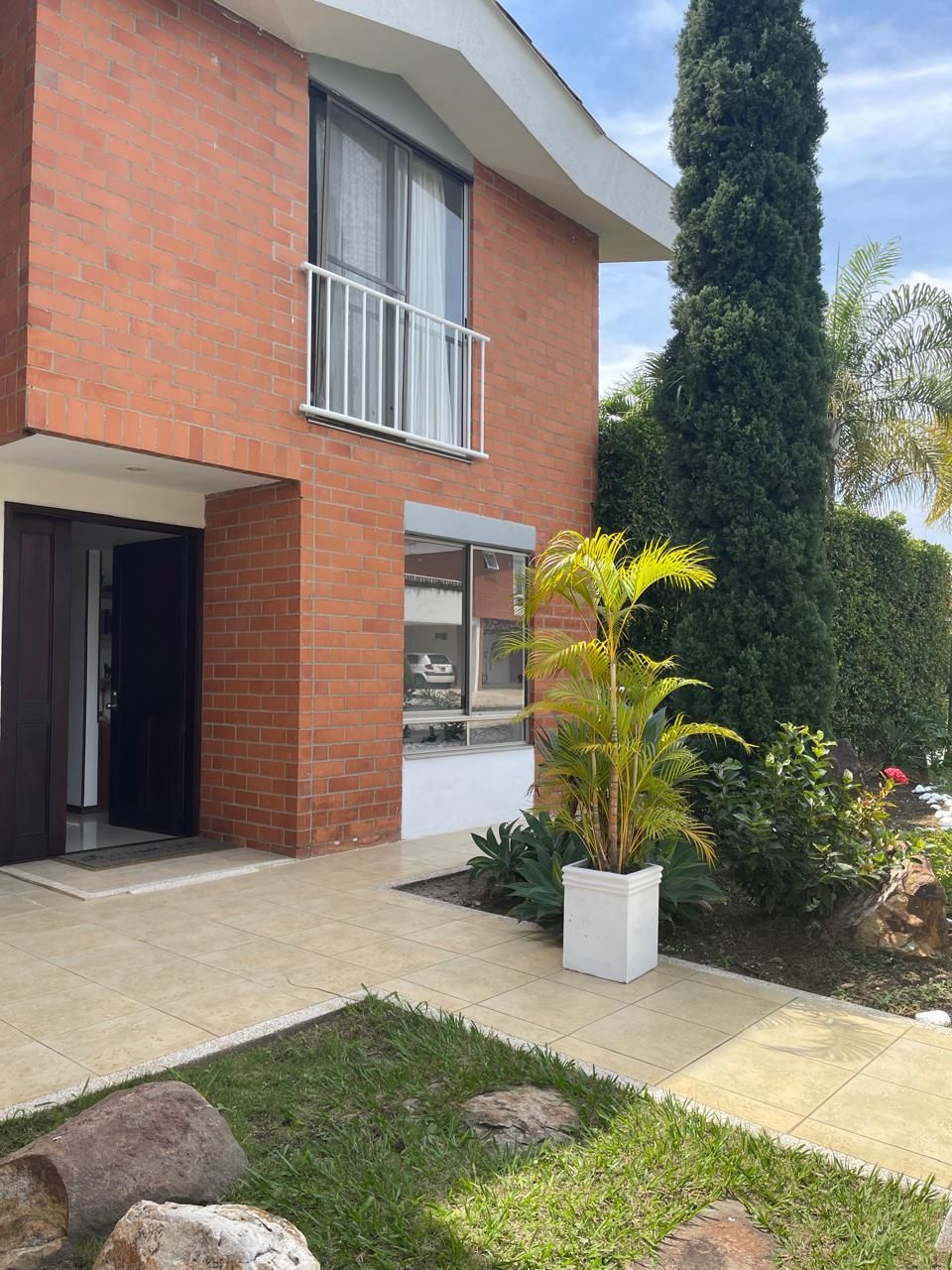 Casa en arriendo o venta Valle Del Cauca Cali Parcelaciones Pance 560 m2 Habitaciones 6 Baños 6 Garajes 4 Precio venta $2400000000 Precio arriendo $12000000