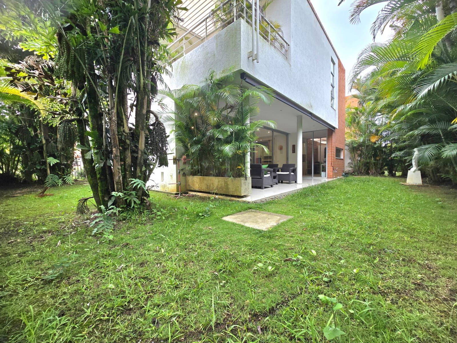 Casa en arriendo o venta Valle Del Cauca Cali Parcelaciones Pance 280 m2 Habitaciones 4 Baños 4 Garajes 3 Precio venta $1680000000 Precio arriendo $10540000