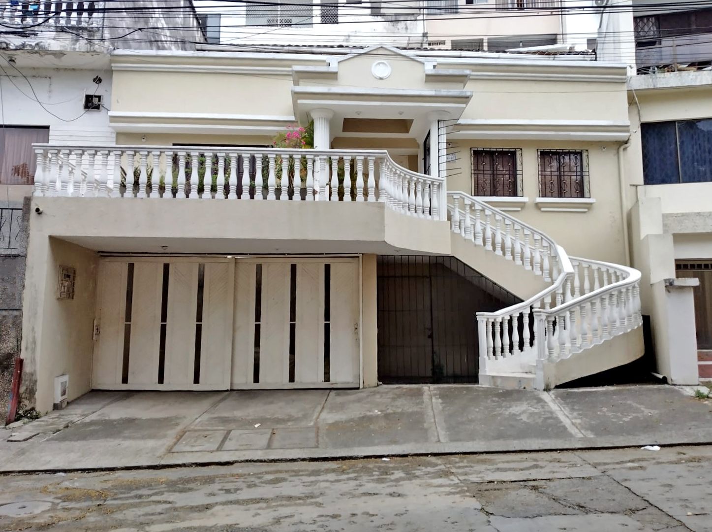 Casa en arriendo Valle Del Cauca Cali San Fernando Viejo 450 m2 Habitaciones 6 Baños 6 Garajes 2 Precio $5500000