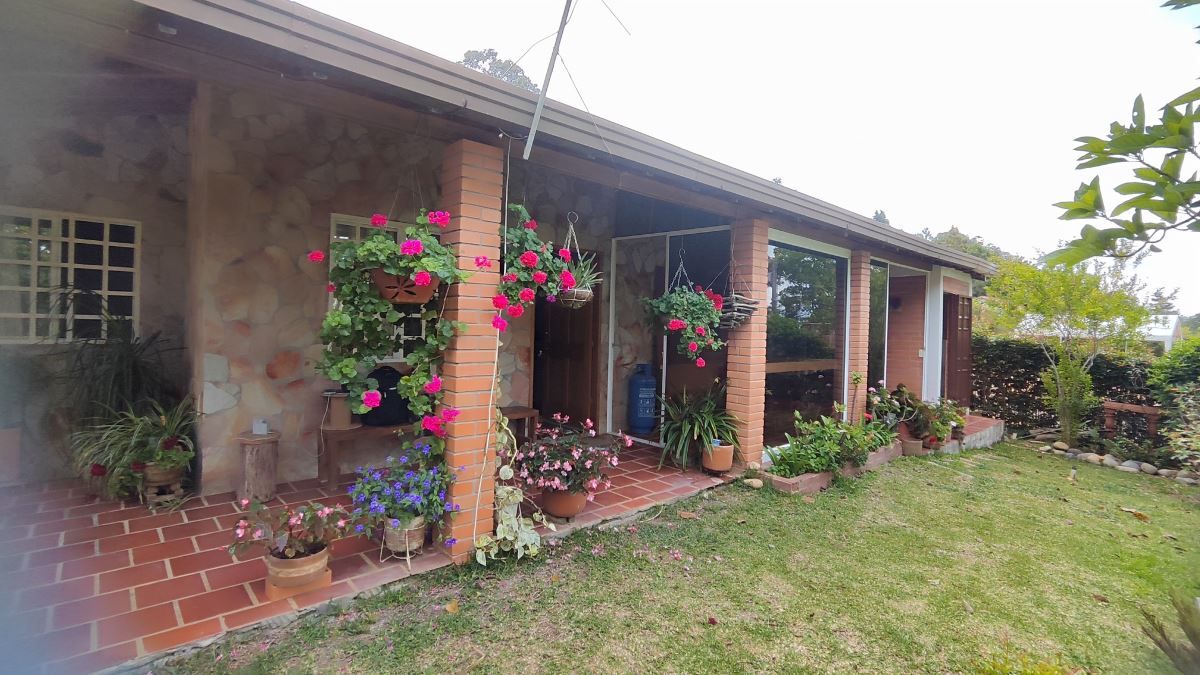 Casa en venta Santander Los Santos Los Santos 2700 m2 Habitaciones 3 Baños 3 Garajes 4 Precio $560000000