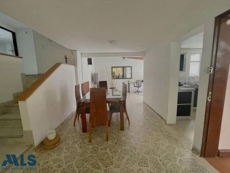 Inmuebles en Remate Apartamento en venta Antioquia Medellín El Velodromo 156 m2 Habitaciones 4 Baños 2 Garajes 1 Precio $950000000