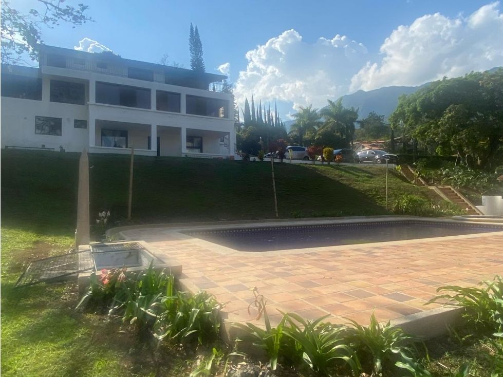Finca en venta Antioquia Copacabana Copacabana 400 m2 Habitaciones 7 Baños 5 Garajes 5 Precio $2800000000
