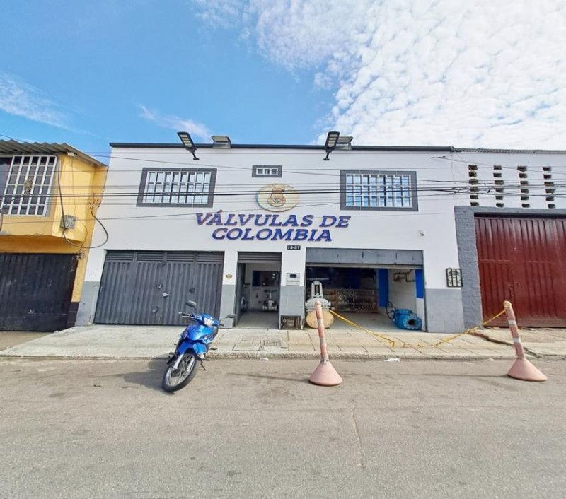 Bodega en venta Santander Bucaramanga Granada 400 m2 Habitaciones 0 Baños 4 Garajes 0 Precio $790000000