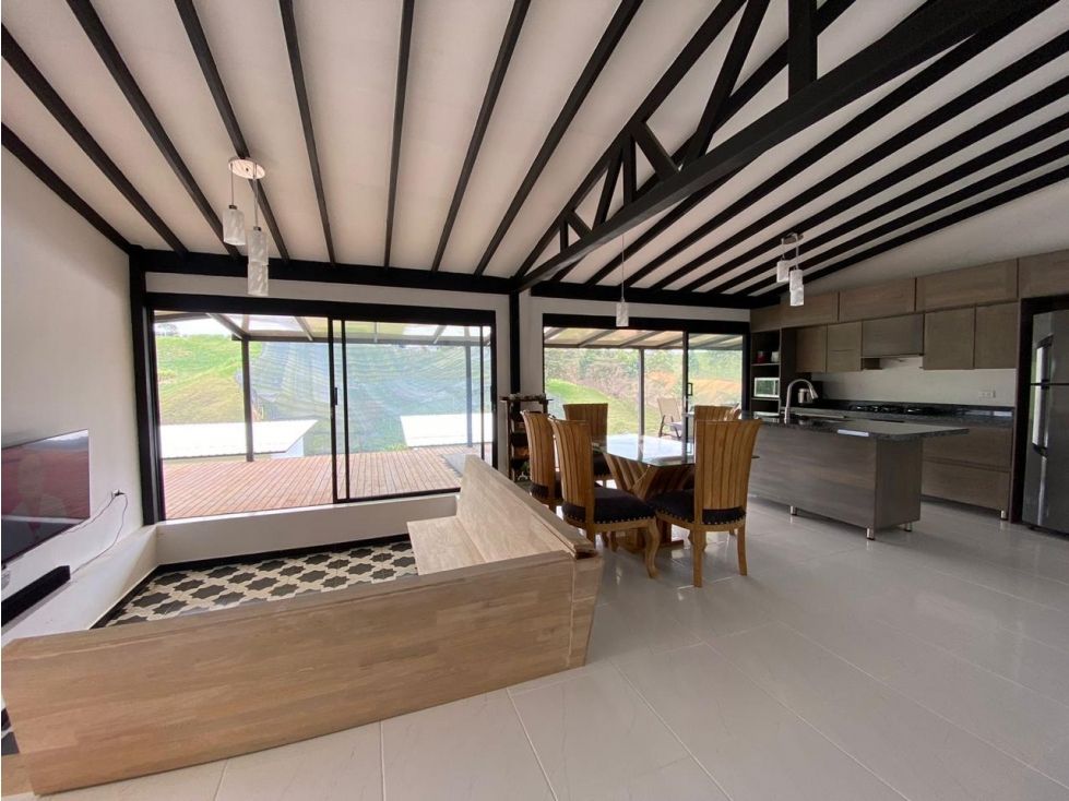 Finca en venta Antioquia Rionegro San Antonio 223 m2 Habitaciones 3 Baños 3 Garajes 4 Precio $1100000000