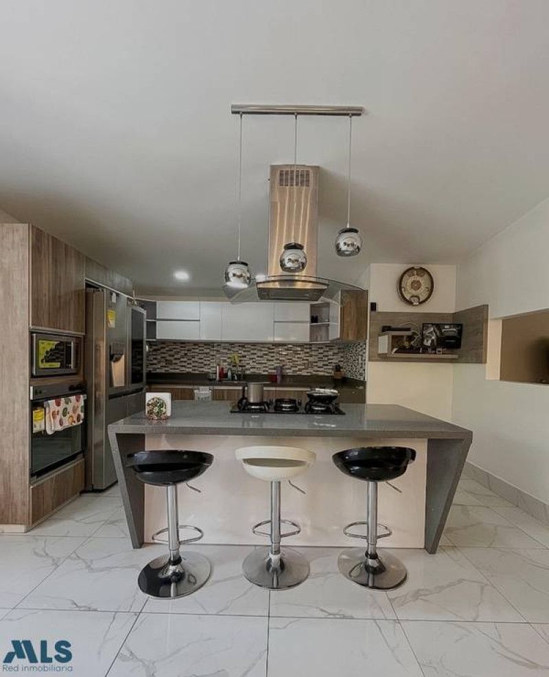 Inmuebles en Remate Casa en venta Antioquia Medellín Estadio 199 m2 Habitaciones 3 Baños 2 Garajes 2 Precio $1500000000