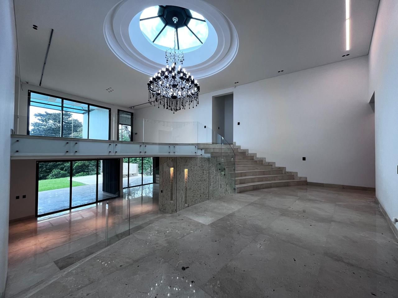 Casa en arriendo o venta Antioquia Medellín Los Balsos No 1 1085 m2 Habitaciones 4 Baños 6 Garajes 6 Precio venta $11000000000 Precio arriendo $29000000