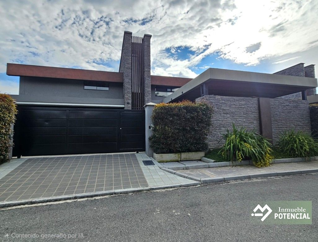 Casa en venta Antioquia Rionegro Santa Ana 320 m2 Habitaciones 4 Baños 3 Garajes 3 Precio $2200000000