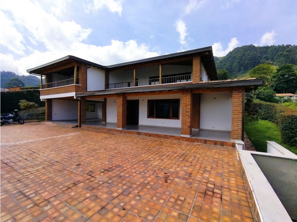 Casa en arriendo Antioquia Envigado San Rafael 400 m2 Habitaciones 4 Baños 4 Garajes 4 Precio $12280000