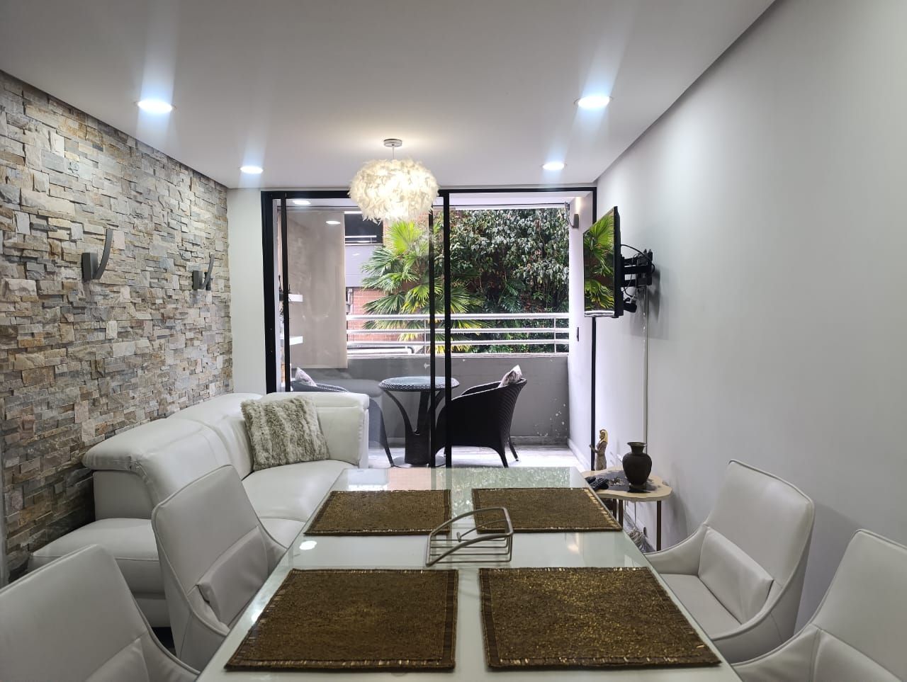 Apartamento en arriendo o venta Antioquia Medellín El Tesoro 58 m2 Habitaciones 2 Baños 2 Garajes 1 Precio venta $655000000 Precio arriendo $4900000