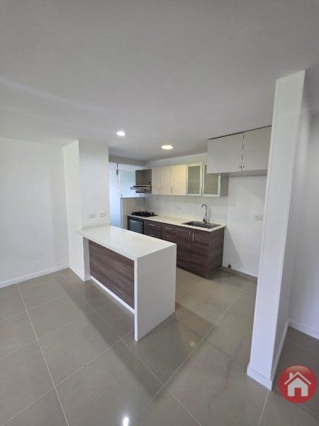 Apartamento en arriendo Antioquia Medellín Castropol 93 m2 Habitaciones 3 Baños 2 Garajes 2 Precio $4800000