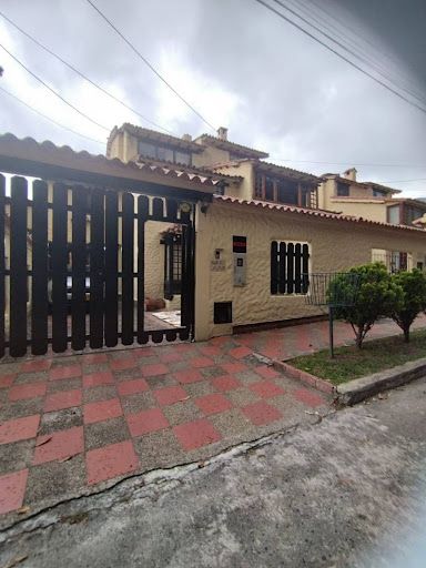 Casa en arriendo Cundinamarca Bogotá Cedro Salazar 195 m2 Habitaciones 3 Baños 3 Garajes 2 Precio $5592000