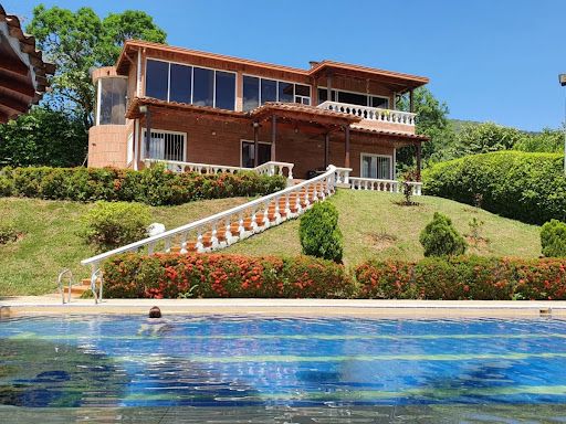 Finca en venta Antioquia San Jerónimo San Jerónimo 2100 m2 Habitaciones 4 Baños 2 Garajes 7 Precio $1100000000