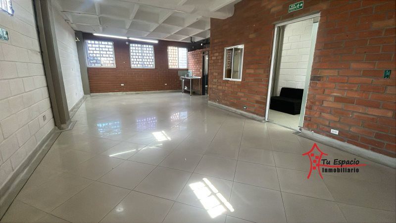 Bodega en arriendo Antioquia Medellín Santa Fe 100 m2 Habitaciones 0 Baños 2 Garajes 0 Precio $3800000