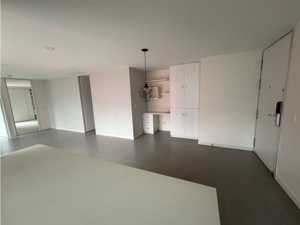 Apartamento en arriendo Antioquia Medellín Castropol 85 m2 Habitaciones 2 Baños 2 Garajes 1 Precio $4800000