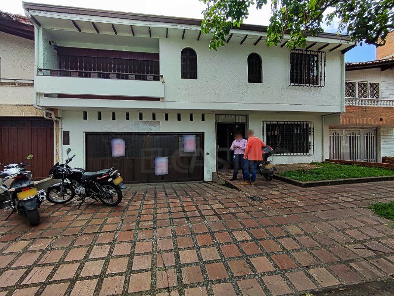 Casa en arriendo Antioquia Medellín Rosales 328 m2 Habitaciones 1 Baños 4 Garajes 1 Precio $10000000