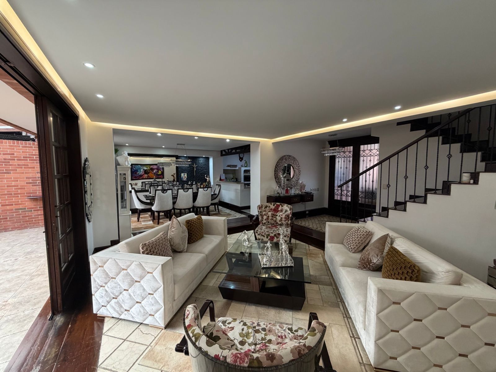 Casa en venta Valle Del Cauca Cali Urbanización Ciudad Jardín 480 m2 Habitaciones 5 Baños 6 Garajes 4 Precio $1300000000