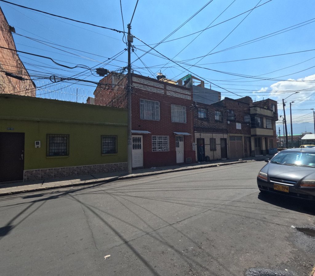 Casa en venta Cundinamarca Bogotá Las Ferias 276 m2 Habitaciones 9 Baños 4 Garajes 0 Precio $800000000