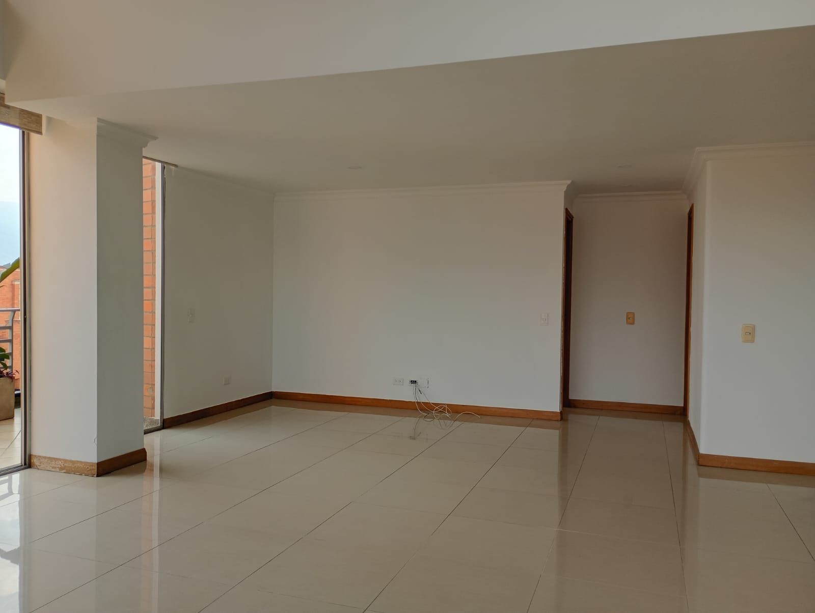 Apartamento en arriendo Antioquia Medellín Laureles 300 m2 Habitaciones 5 Baños 5 Garajes 2 Precio $10000000