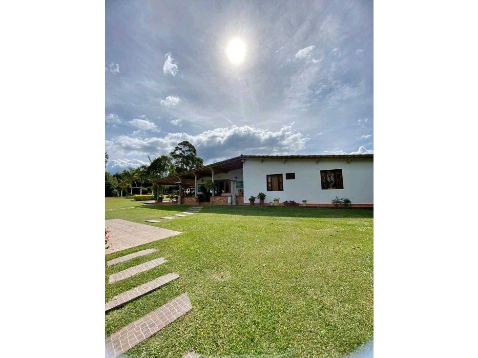 Finca en arriendo Antioquia Guarne Centro 5498 m2 Habitaciones 6 Baños 6 Garajes 15 Precio $15000000
