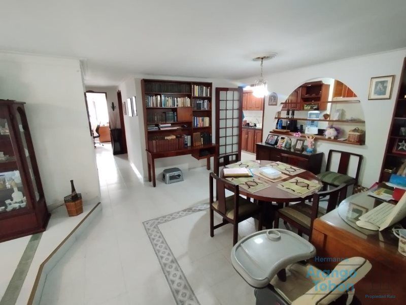 Apartamento en venta Antioquia Medellín La Castellana 110 m2 Habitaciones 4 Baños 2 Garajes 1 Precio $650000000