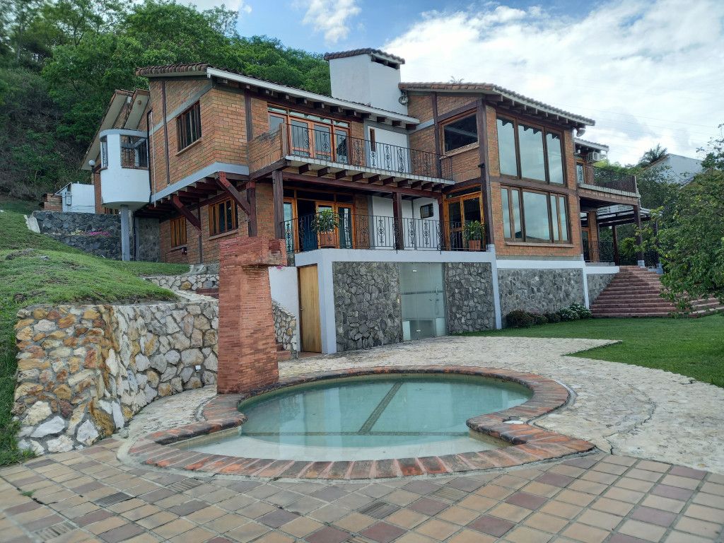 Casa en arriendo Valle Del Cauca Cali Mayapan Las Vegas 422 m2 Habitaciones 4 Baños 6 Garajes 4 Precio $11550000