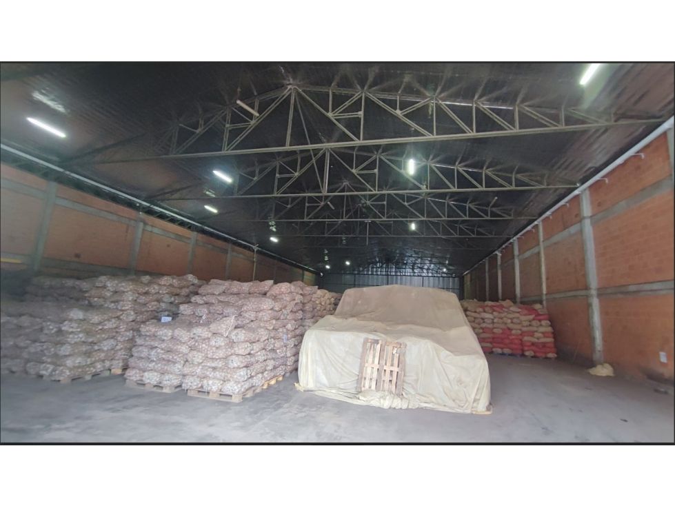 Bodega en arriendo Cundinamarca Madrid Zona Centro 687 m2 Habitaciones 0 Baños 2 Garajes 2 Precio $14850000