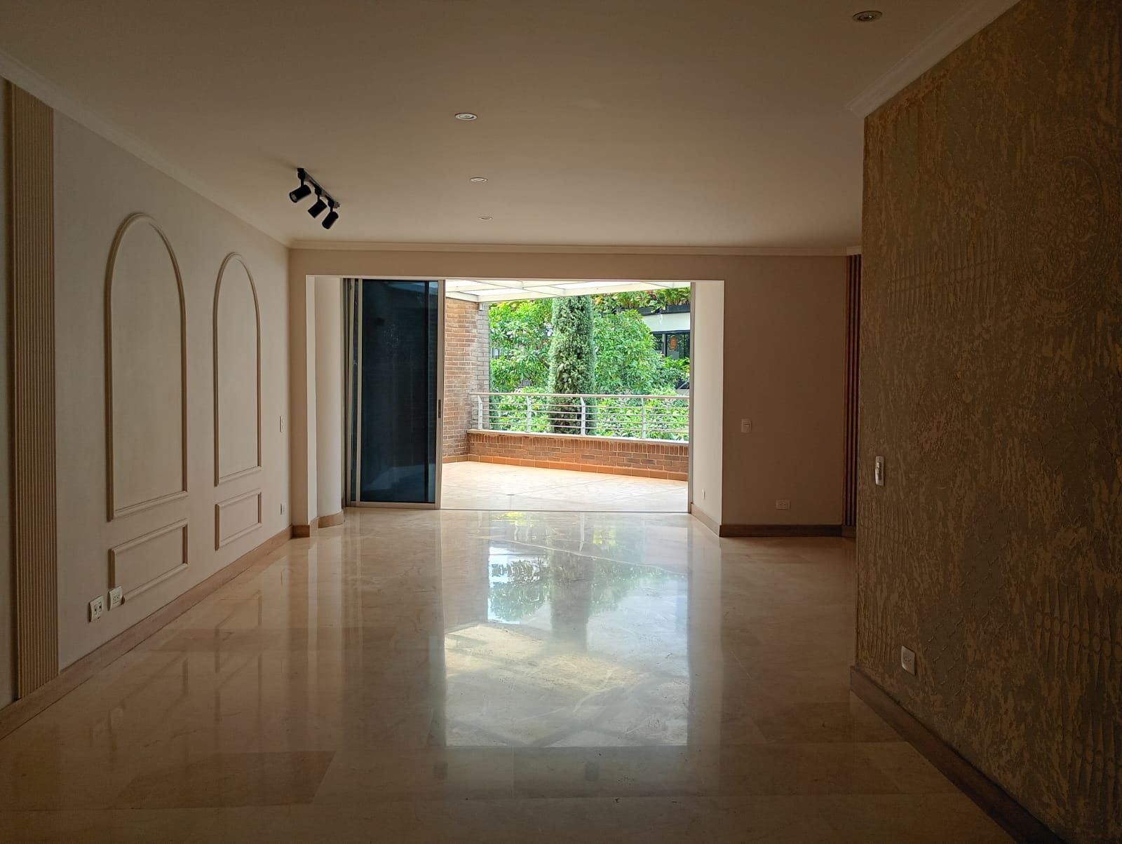 Apartamento en arriendo Antioquia Medellín Laureles 135 m2 Habitaciones 3 Baños 2 Garajes 2 Precio $5600000
