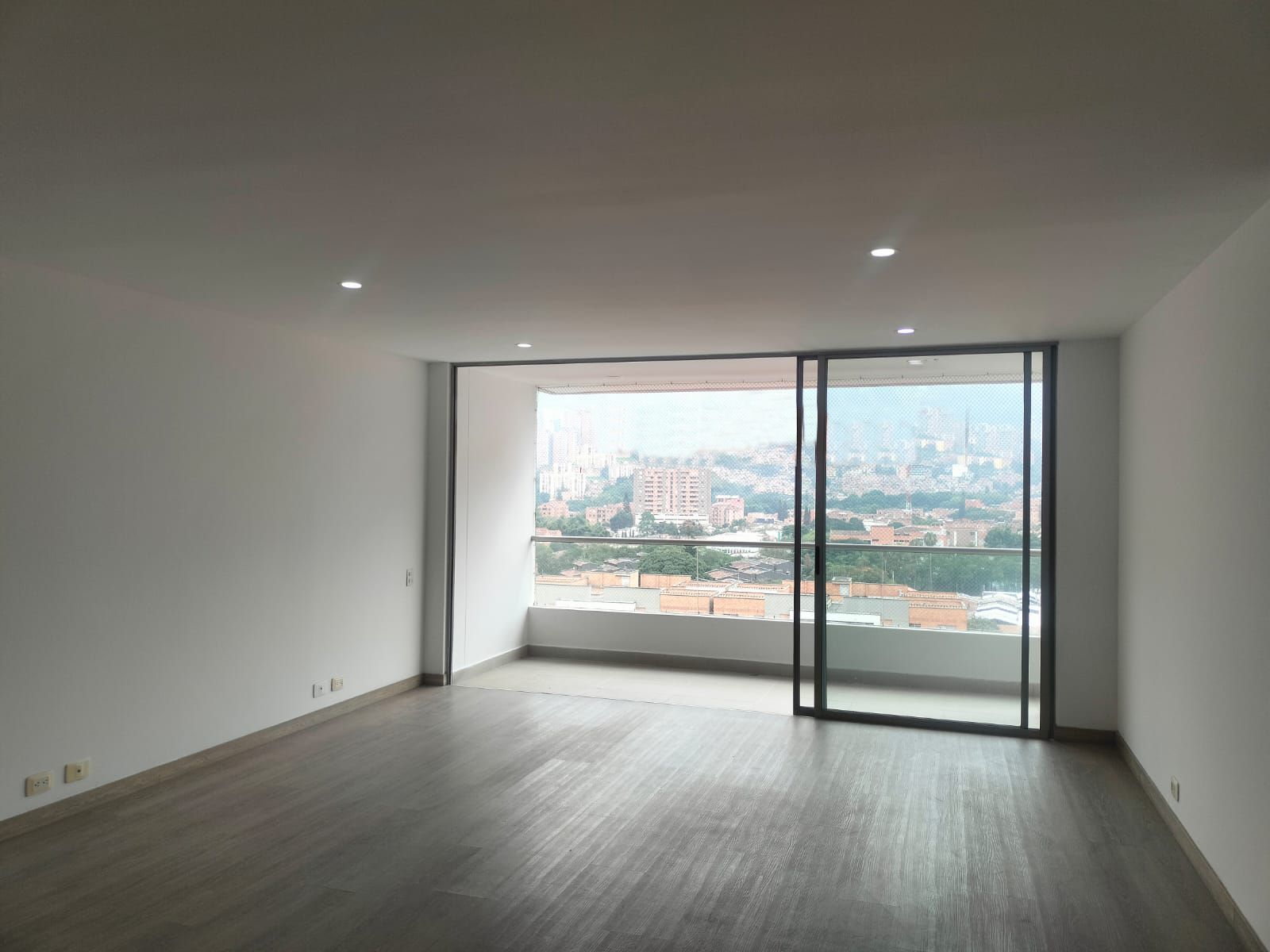 Apartamento en arriendo Antioquia Envigado Jardines 121 m2 Habitaciones 3 Baños 3 Garajes 2 Precio $6650000