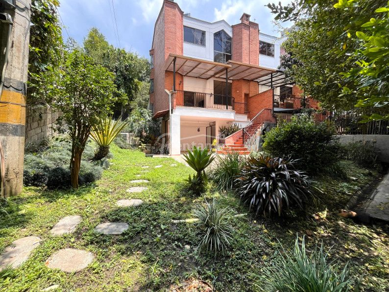 Casa en arriendo Antioquia Medellín Los Balsos No1 330 m2 Habitaciones 4 Baños 5 Garajes 2 Precio $10000000