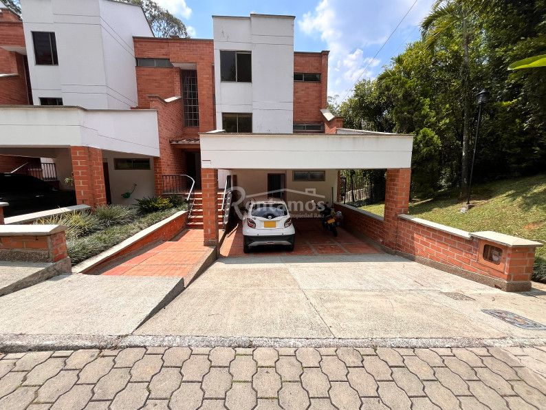 Casa en arriendo Antioquia Medellín Los Balsos No1 330 m2 Habitaciones 4 Baños 5 Garajes 2 Precio $10000000