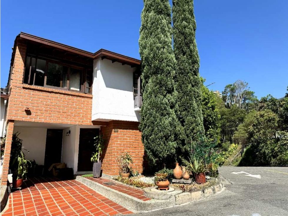 Casa en venta Antioquia Envigado Cascuña 246 m2 Habitaciones 5 Baños 4 Garajes 2 Precio $1200000000