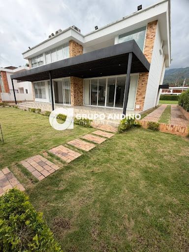 Casa en arriendo Santander Piedecuesta Cn Las Margaritas Menzuli 700 m2 Habitaciones 6 Baños 5 Garajes 8 Precio $11050000