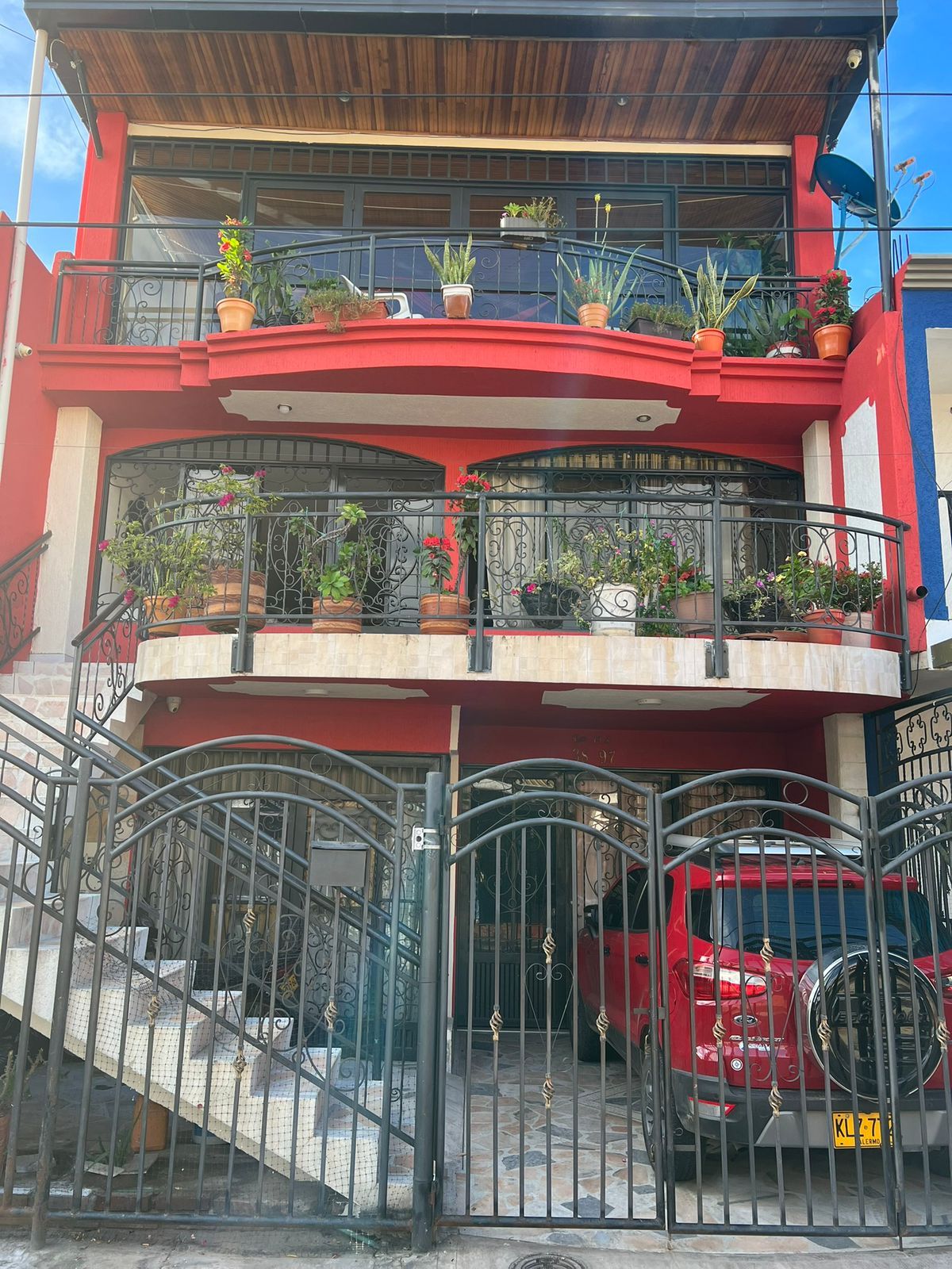 Casa en venta Huila Neiva Los Guaduales 109 m2 Habitaciones 6 Baños 5 Garajes 2 Precio $600000000