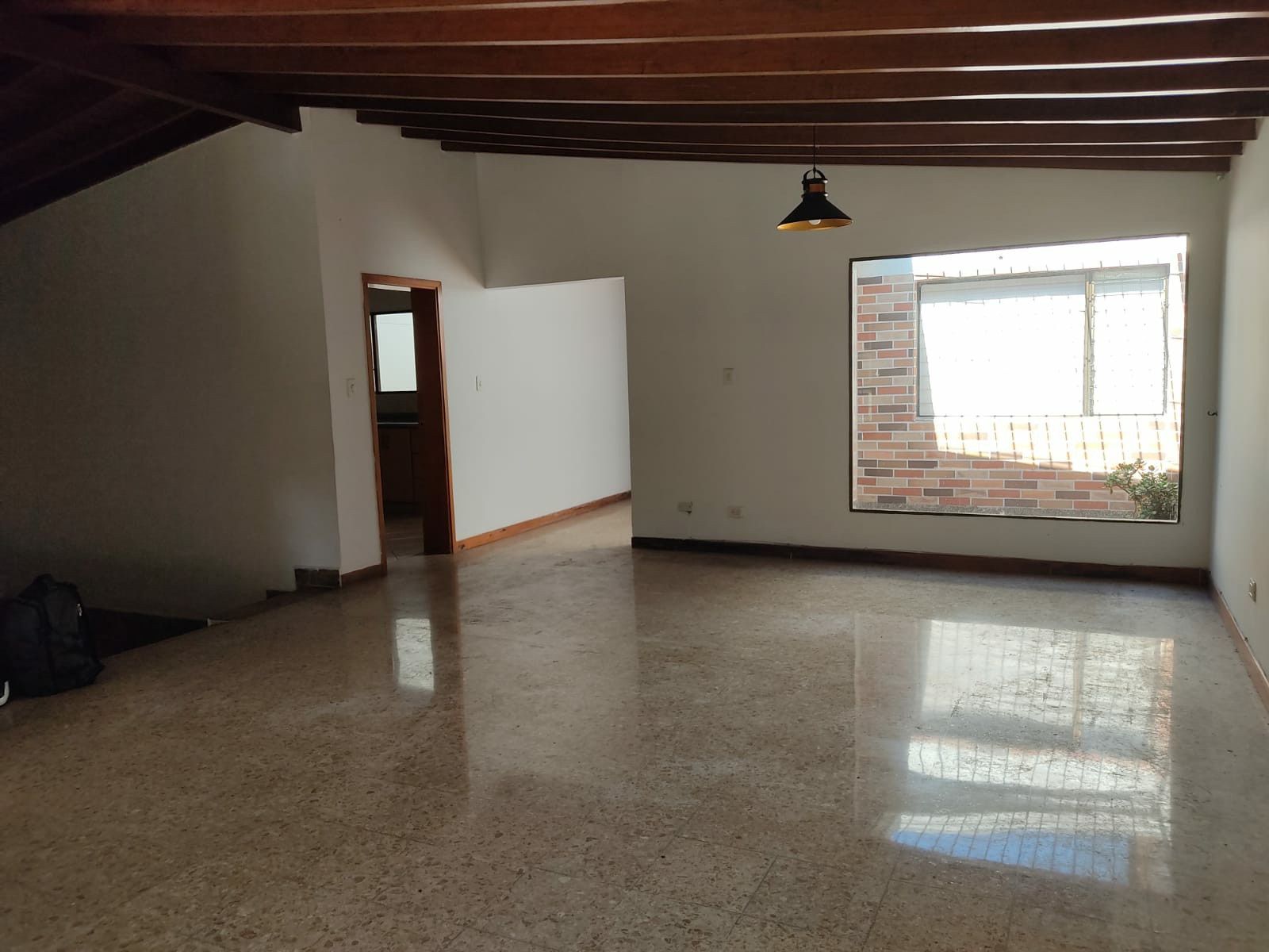 Casa en arriendo Antioquia Medellín La Castellana 250 m2 Habitaciones 4 Baños 2 Garajes 1 Precio $7500000