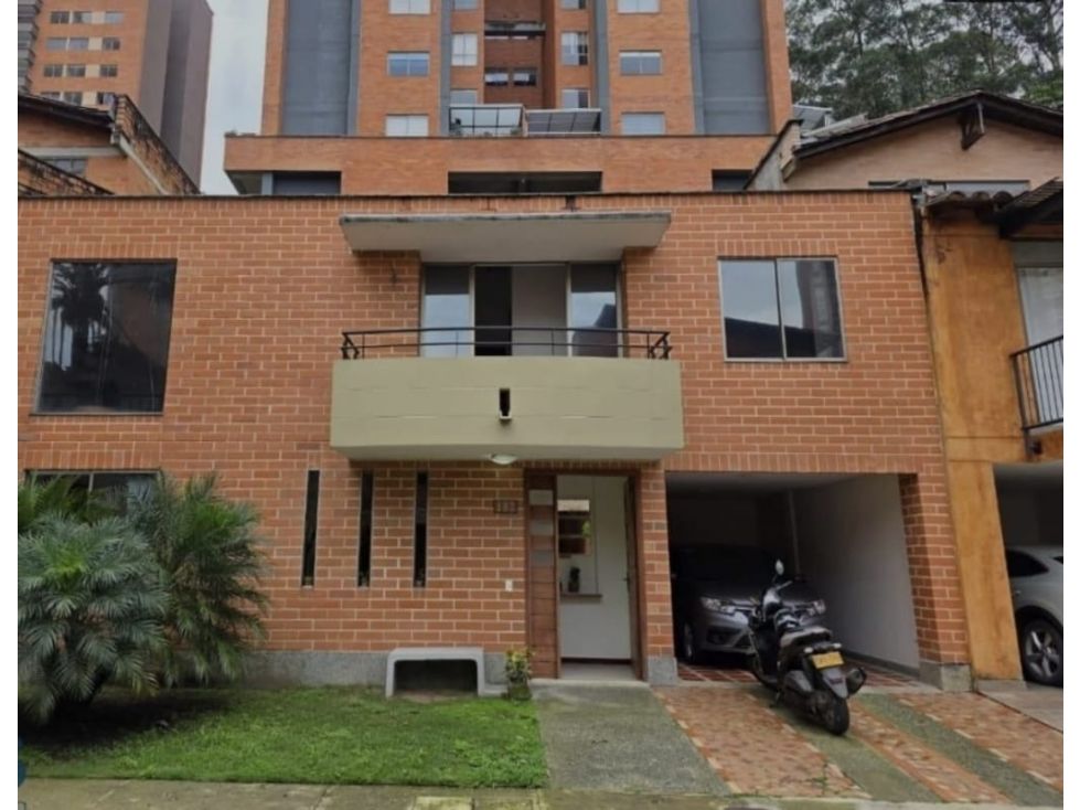 Casa en arriendo o venta Antioquia Sabaneta Tres Esquinas 208 m2 Habitaciones 4 Baños 3 Garajes 2 Precio venta $1400000000 Precio arriendo $6735000