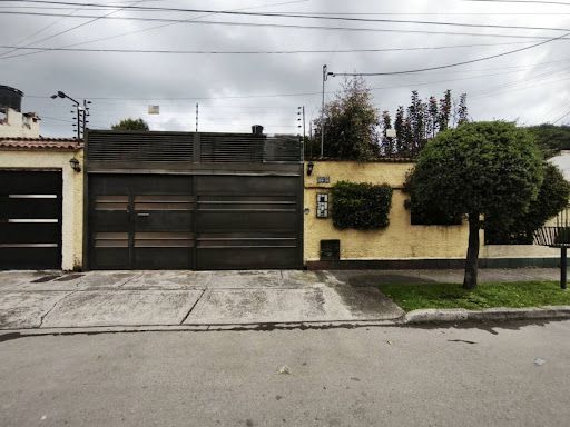 Casa en arriendo Cundinamarca Bogotá Estrella Del Norte 285 m2 Habitaciones 4 Baños 4 Garajes 3 Precio $4200000