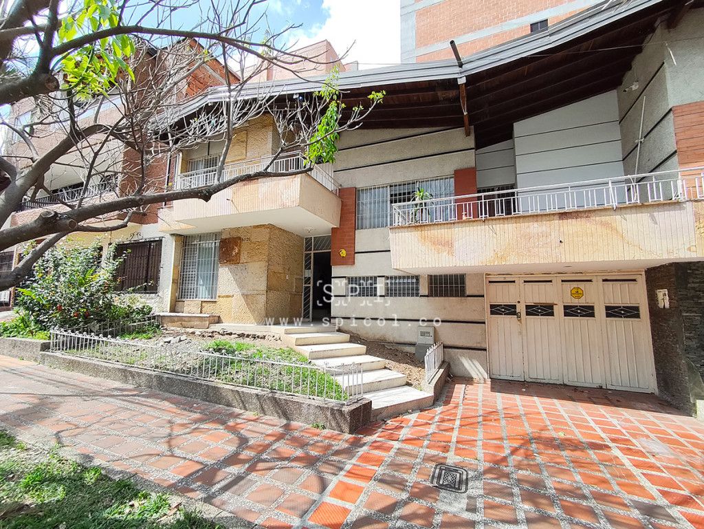 Casa en arriendo Antioquia Medellín Calasanz 350 m2 Habitaciones 3 Baños 3 Garajes 1 Precio $8800000