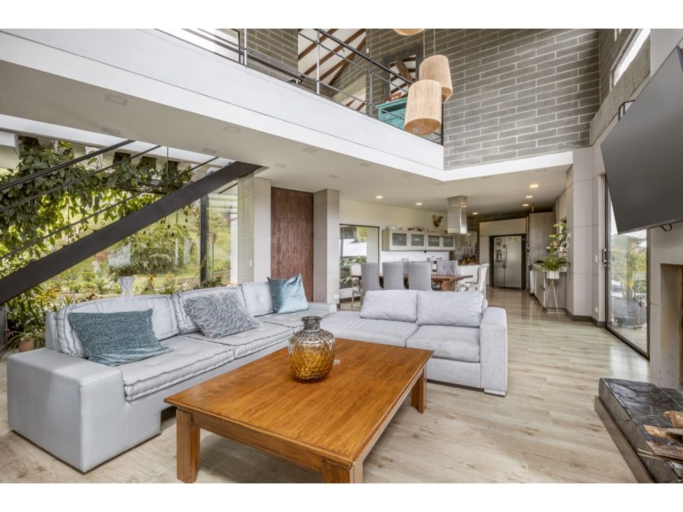 Casa en arriendo Antioquia Medellín El Tesoro 350 m2 Habitaciones 3 Baños 3 Garajes 2 Precio $15000000