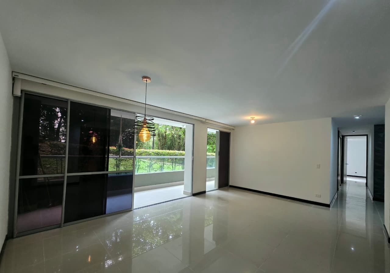 Apartamento en arriendo Antioquia Medellín Loma De Los Bernal 122 m2 Habitaciones 3 Baños 4 Garajes 2 Precio $5200000