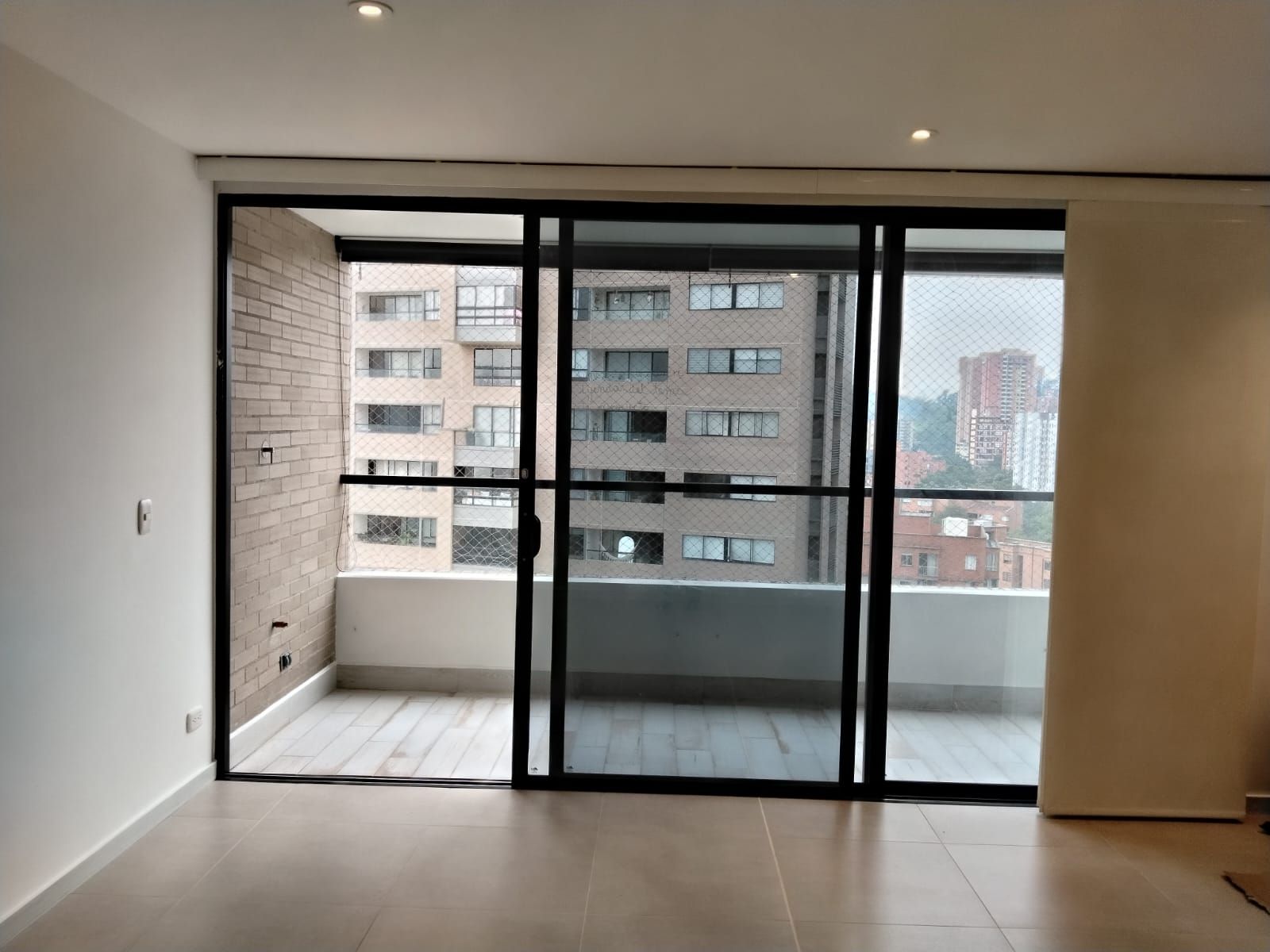 Apartamento en arriendo Antioquia Medellín Castropol 104 m2 Habitaciones 3 Baños 3 Garajes 2 Precio $6200000