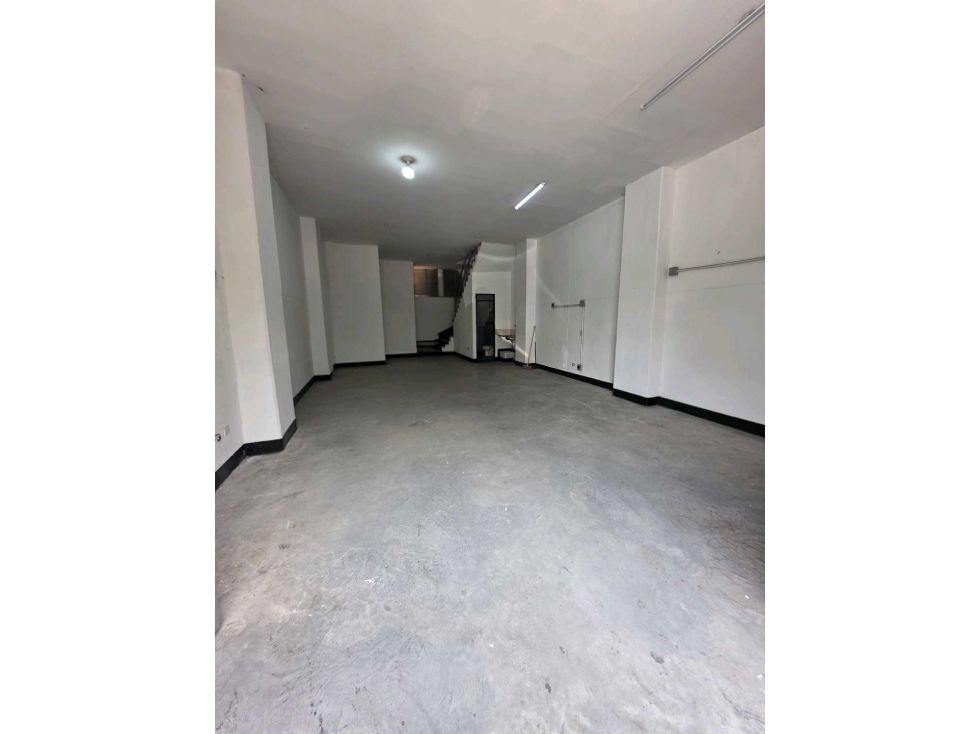 Bodega en arriendo Antioquia Medellín Trinidad 270 m2 Habitaciones 0 Baños 2 Garajes 0 Precio $8000000