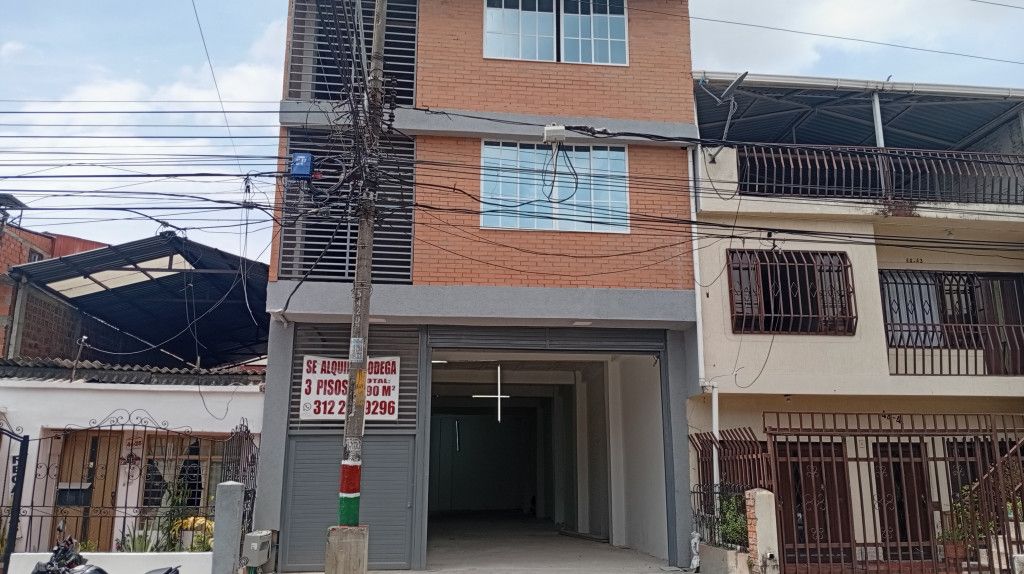 Bodega en arriendo Valle Del Cauca Cali La Esmeralda 400 m2 Habitaciones 0 Baños 1 Garajes 1 Precio $7300000