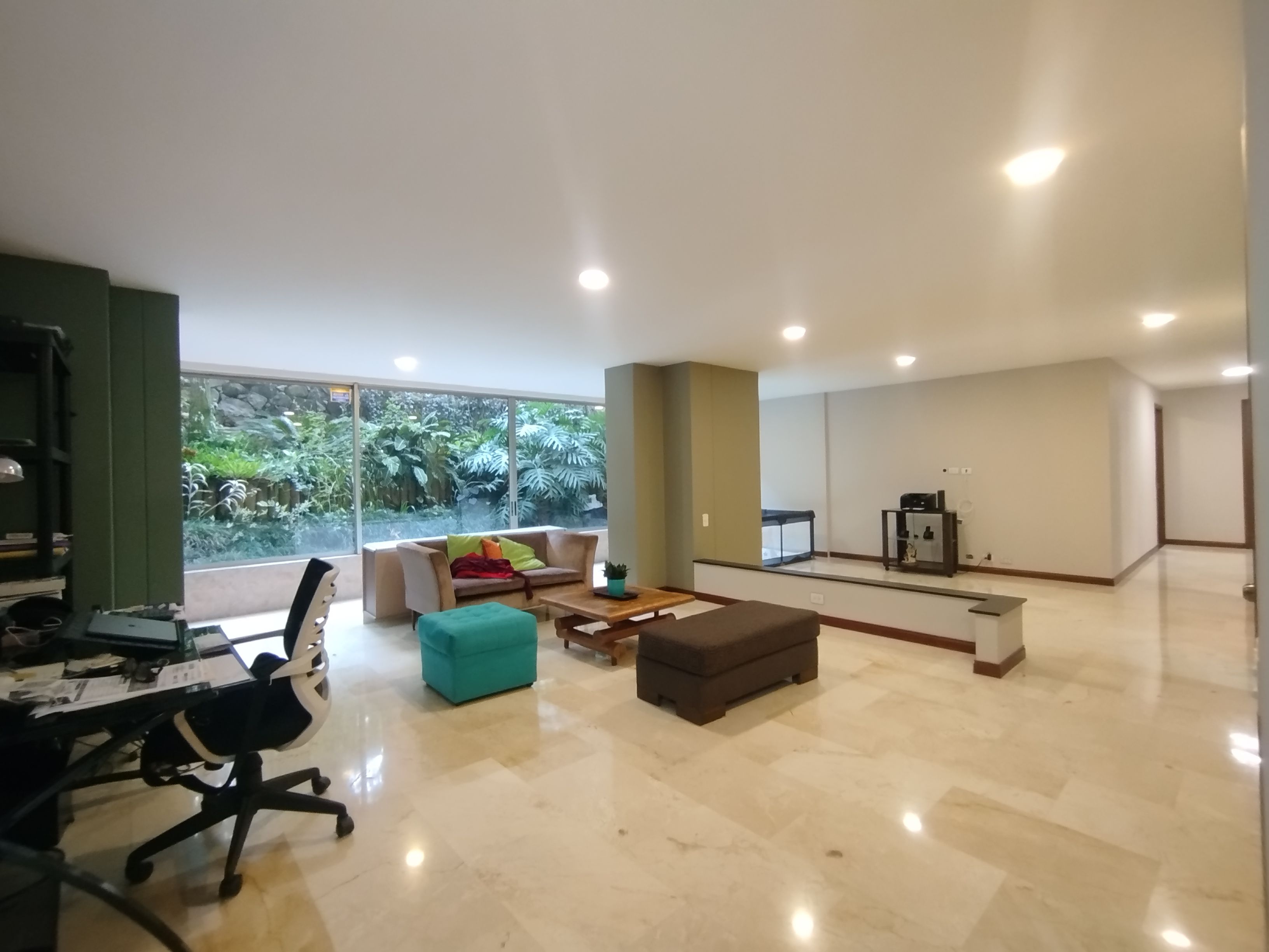 Apartamento en arriendo Antioquia Medellín Astorga 200 m2 Habitaciones 3 Baños 4 Garajes 1 Precio $8500000