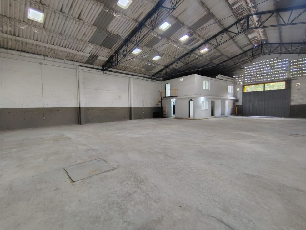 Bodega en arriendo Antioquia Medellín La Candelaria 600 m2 Habitaciones 0 Baños 2 Garajes 2 Precio $28000000