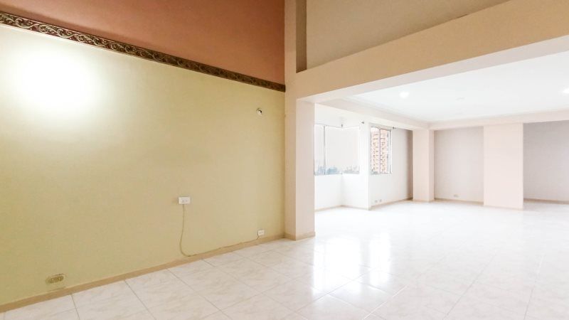Apartamento en arriendo Antioquia Medellín Loma De Los Bernal 240 m2 Habitaciones 4 Baños 4 Garajes 2 Precio $4500000